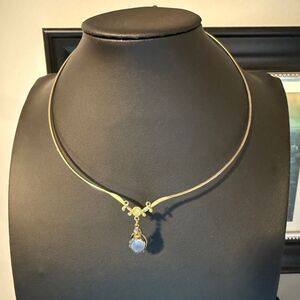Vintage gold tone choker-style necklace with a 8x10mm dangling opal pendant!